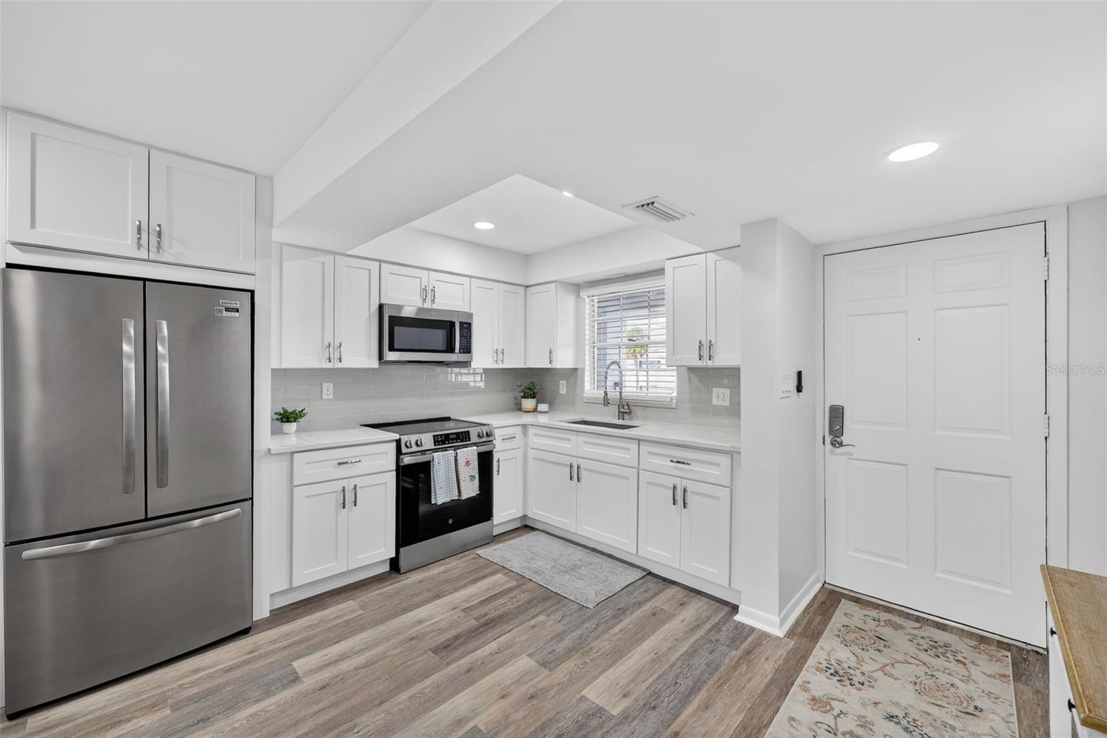 Image 5 of 21 For 102 46th Avenue Terrace W 402