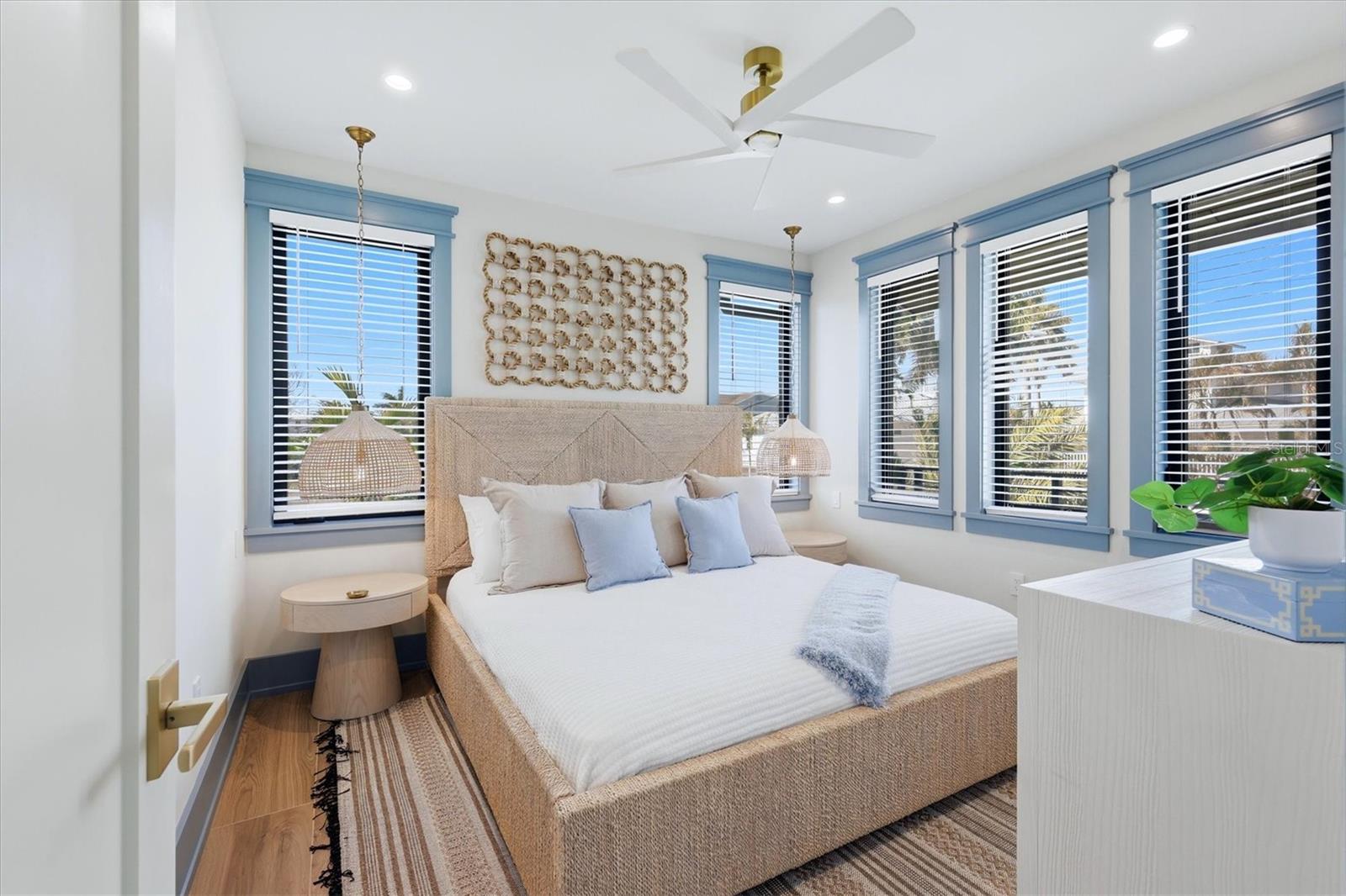 Image 23 of 83 For 319 Tarpon Street