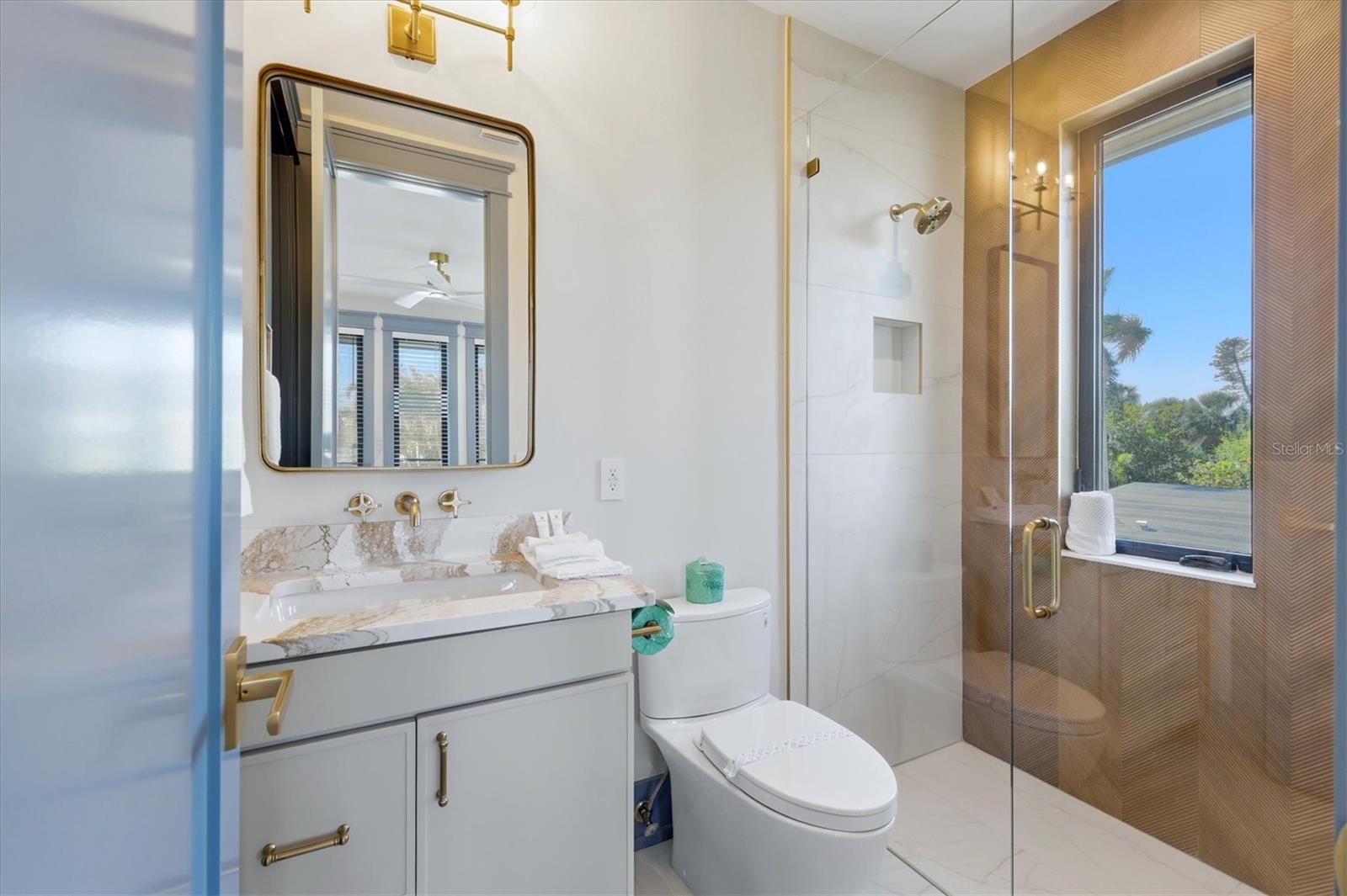 Image 27 of 83 For 319 Tarpon Street