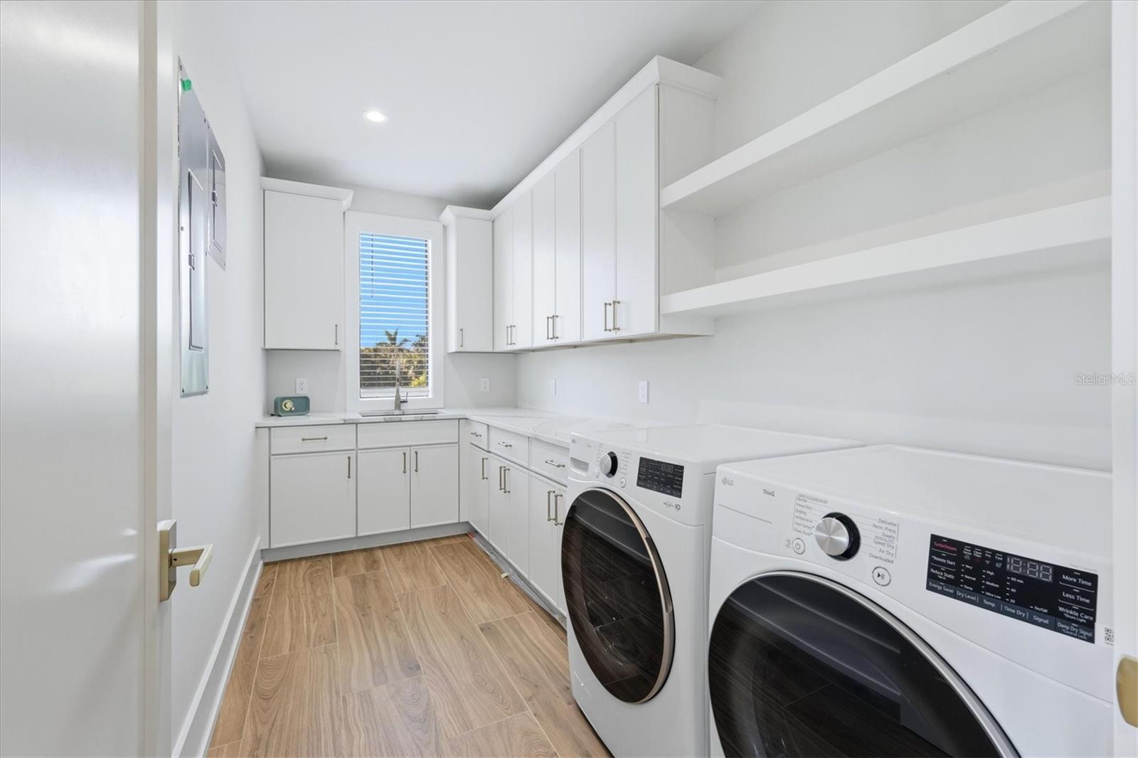 Image 36 of 83 For 319 Tarpon Street