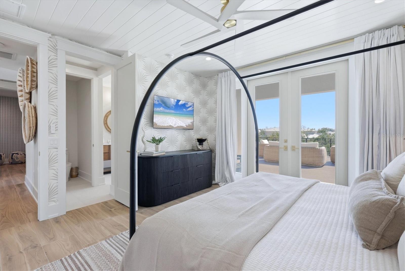 Image 43 of 83 For 319 Tarpon Street