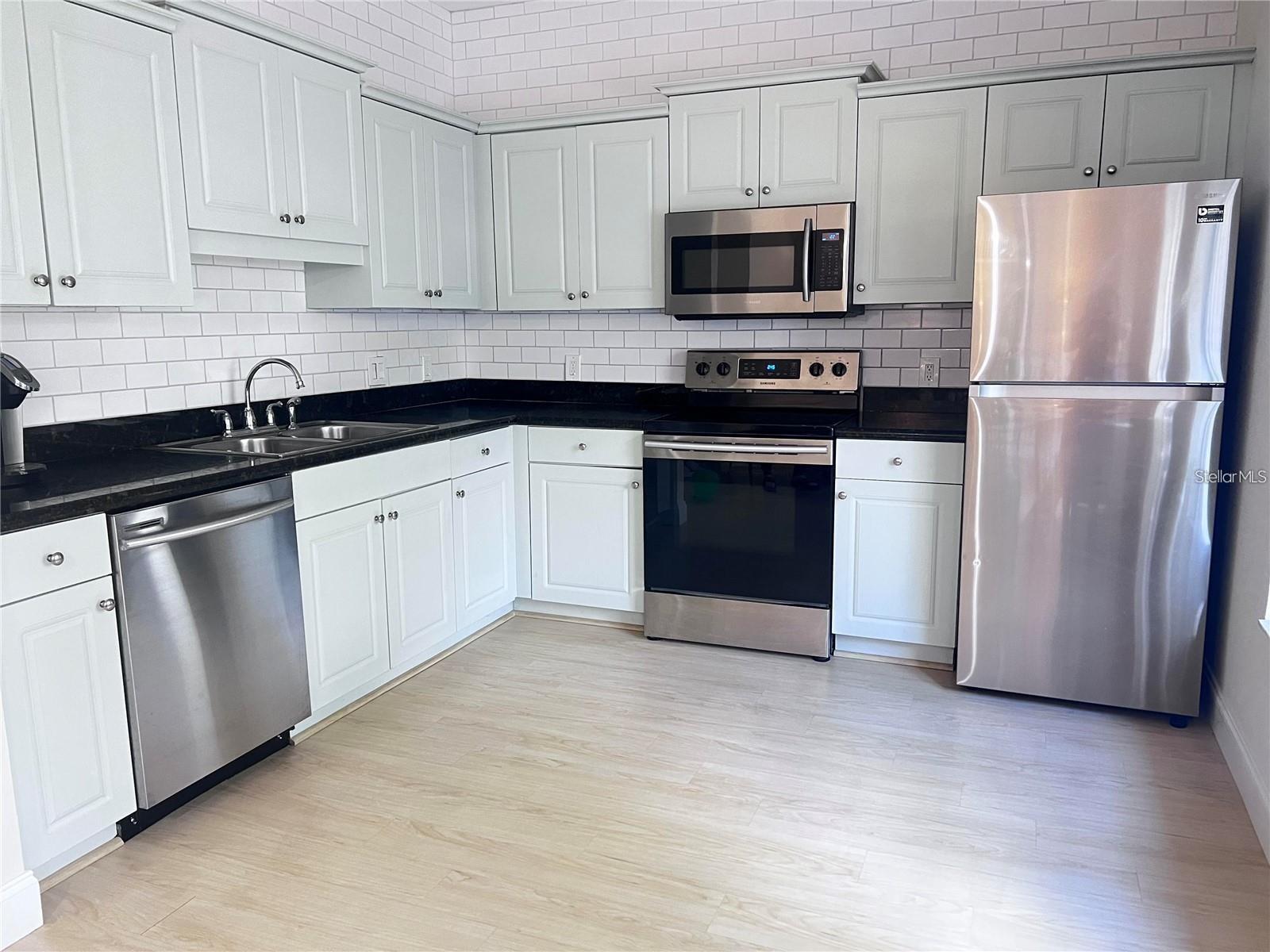 Image 4 of 15 For 7658 Plantation Circle