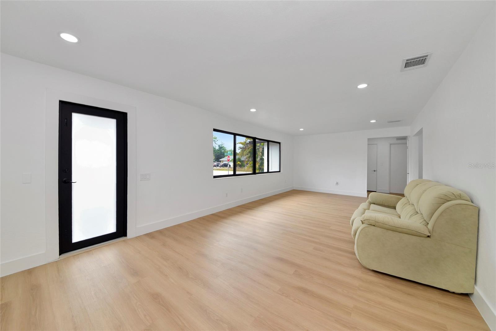 Image 3 of 27 For 2239 Worrington Street