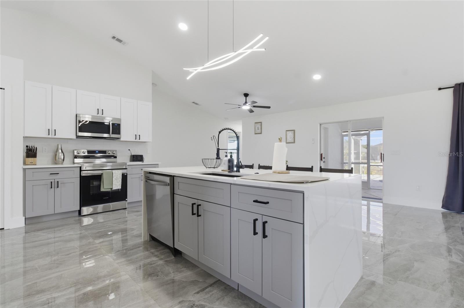 Image 18 of 46 For 619 26th Terrace