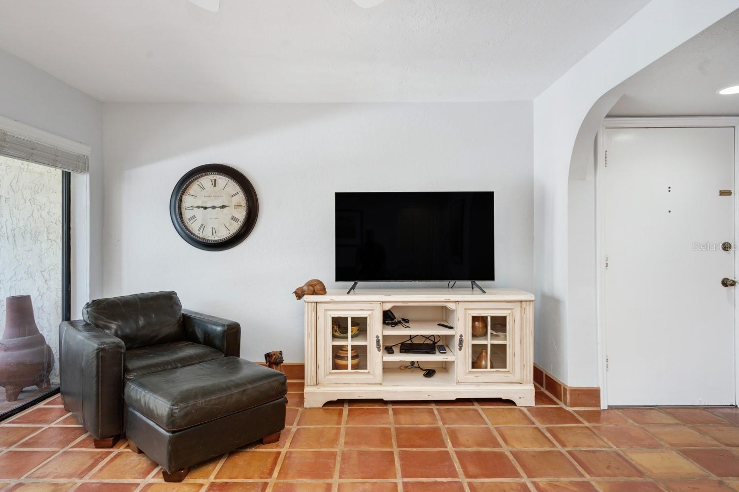 Image 11 of 53 For 6157 Midnight Pass Road E22