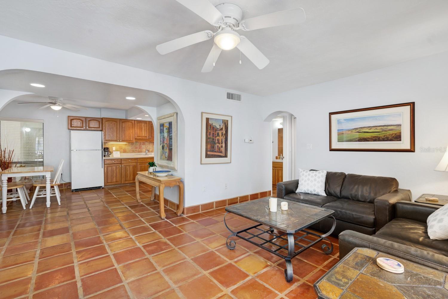 Image 14 of 53 For 6157 Midnight Pass Road E22