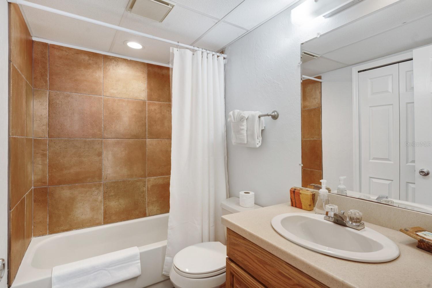 Image 15 of 53 For 6157 Midnight Pass Road E22