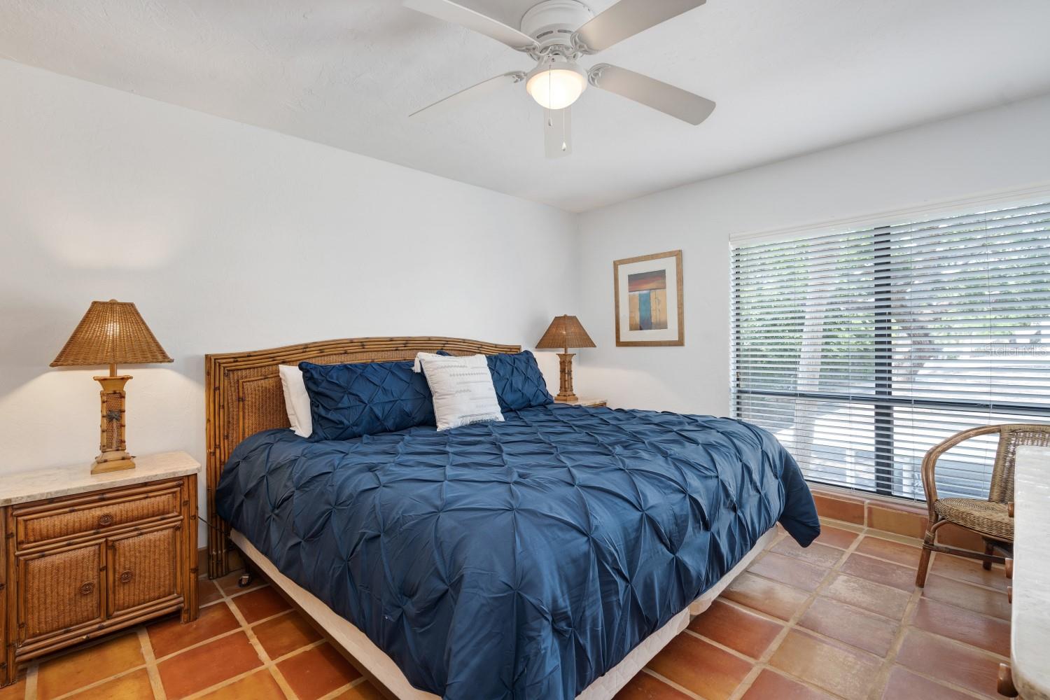 Image 16 of 53 For 6157 Midnight Pass Road E22