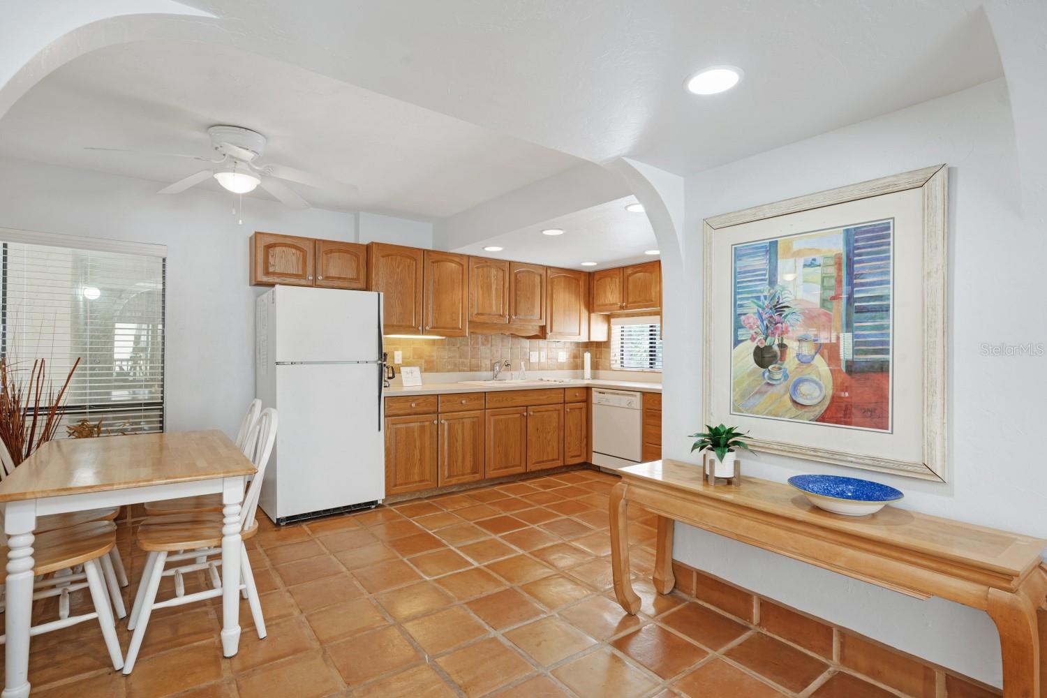 Image 2 of 53 For 6157 Midnight Pass Road E22