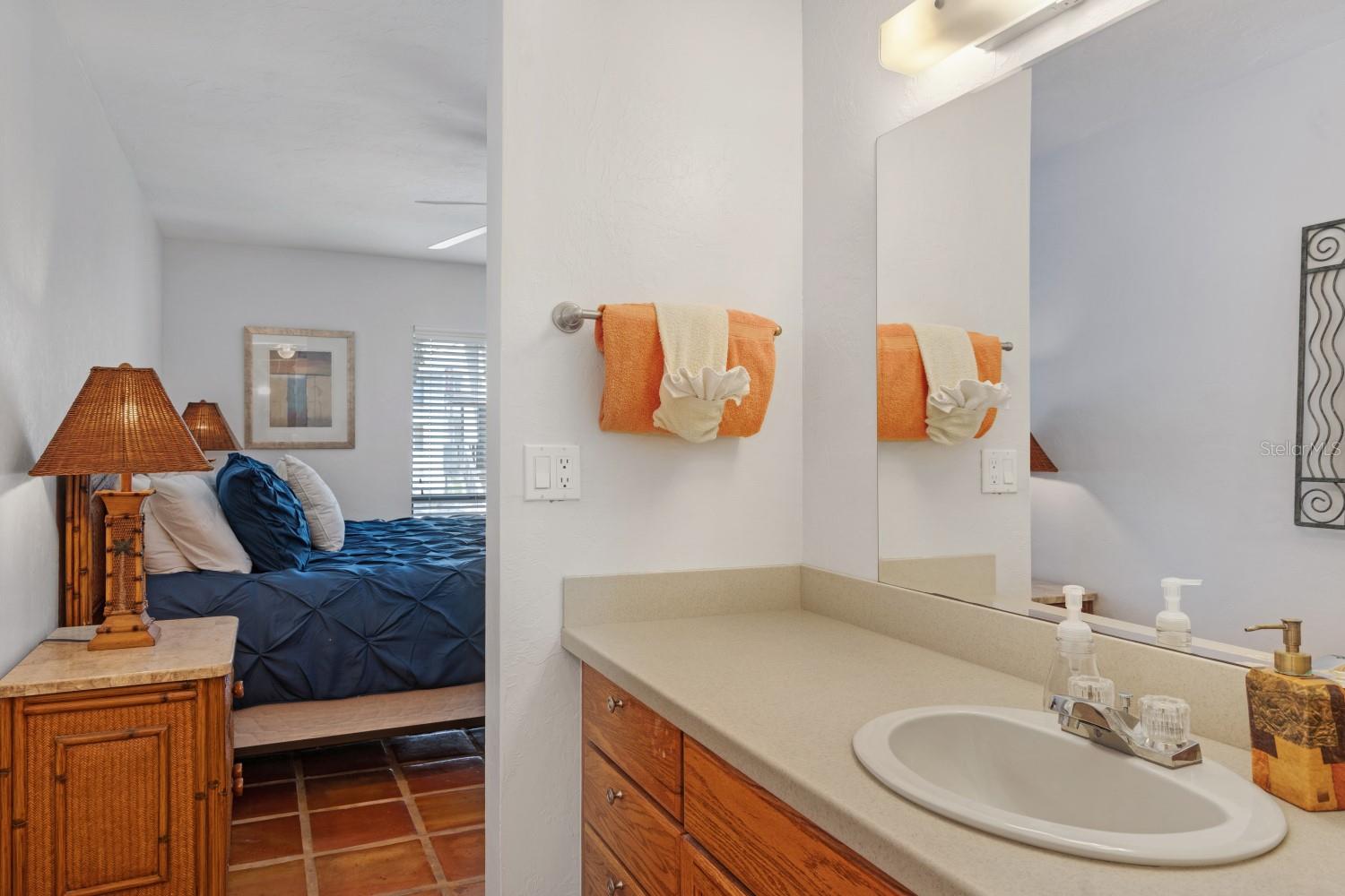 Image 20 of 53 For 6157 Midnight Pass Road E22