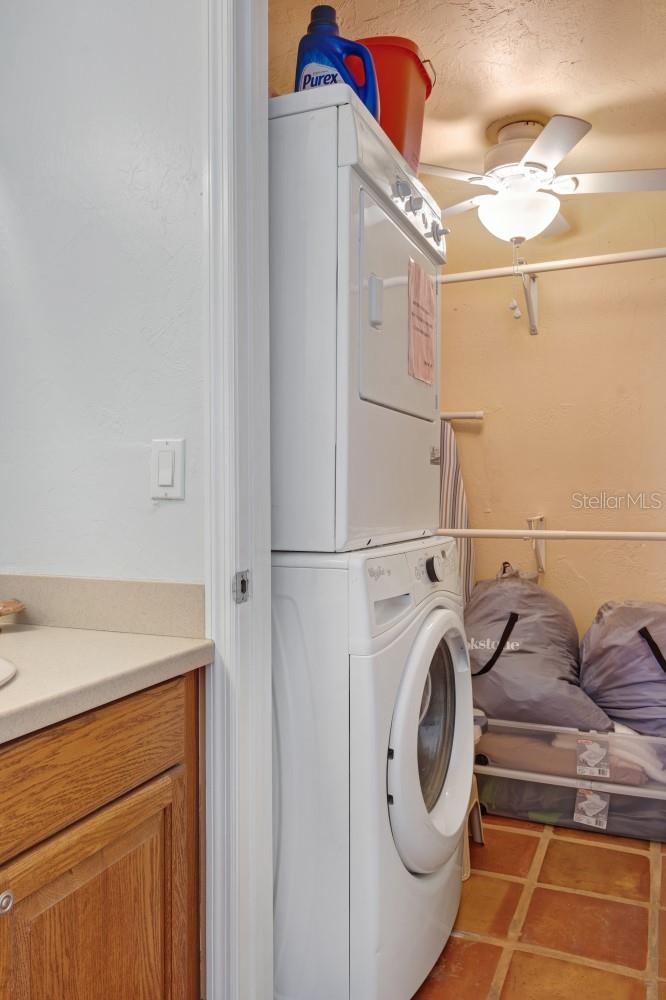 Image 21 of 53 For 6157 Midnight Pass Road E22