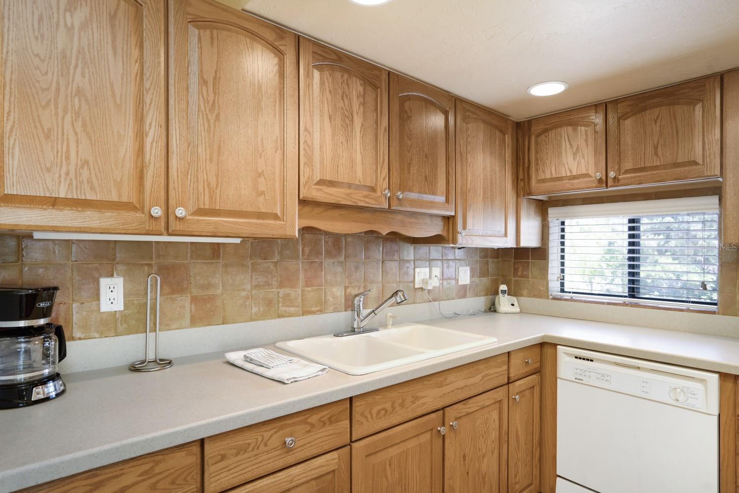 Image 23 of 53 For 6157 Midnight Pass Road E22