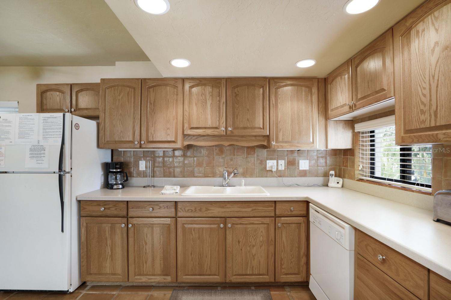 Image 25 of 53 For 6157 Midnight Pass Road E22