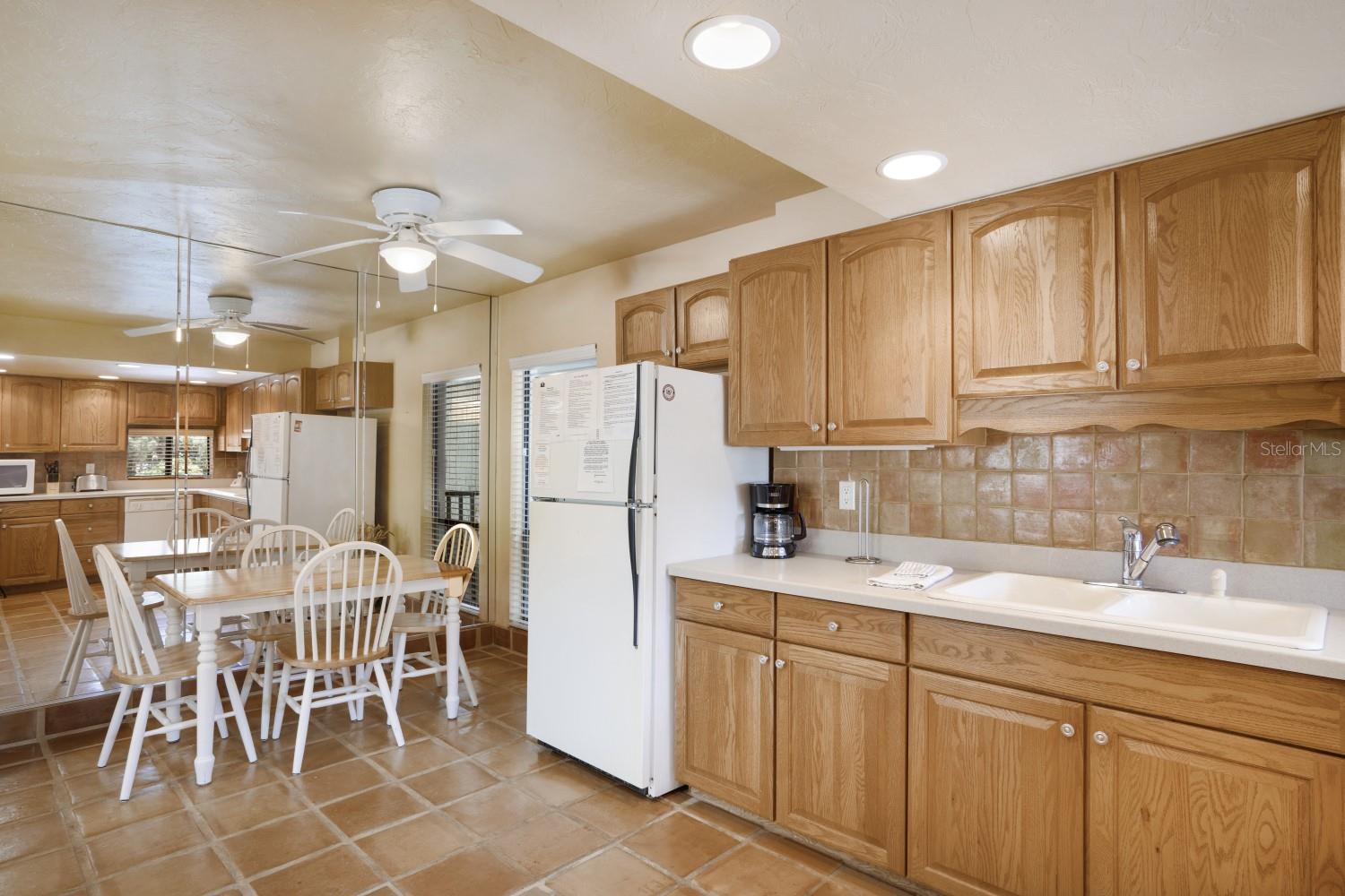 Image 26 of 53 For 6157 Midnight Pass Road E22