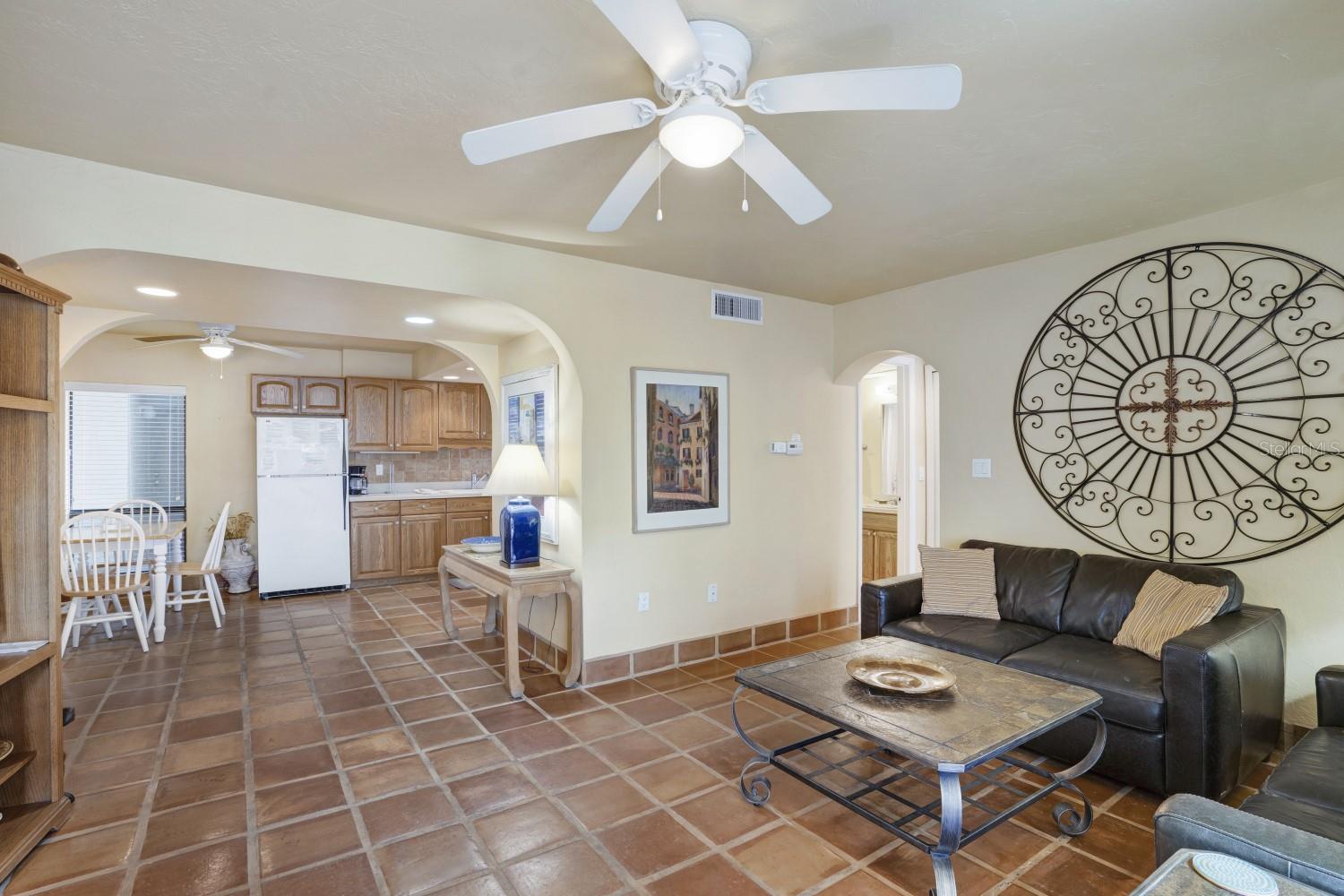 Image 34 of 53 For 6157 Midnight Pass Road E22