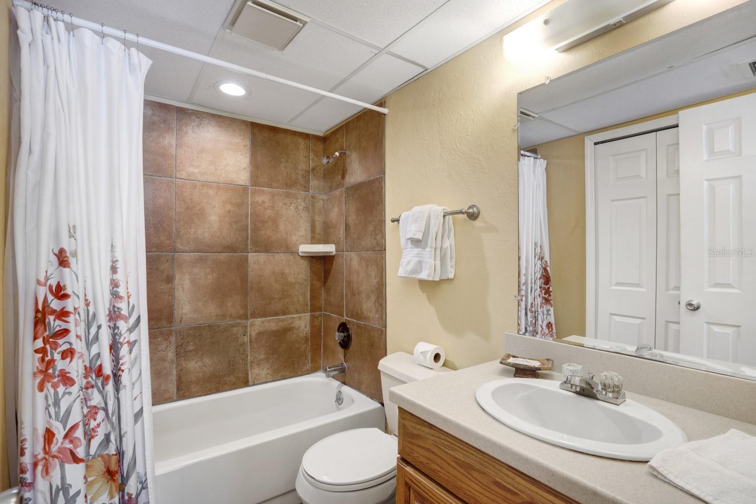 Image 37 of 53 For 6157 Midnight Pass Road E22