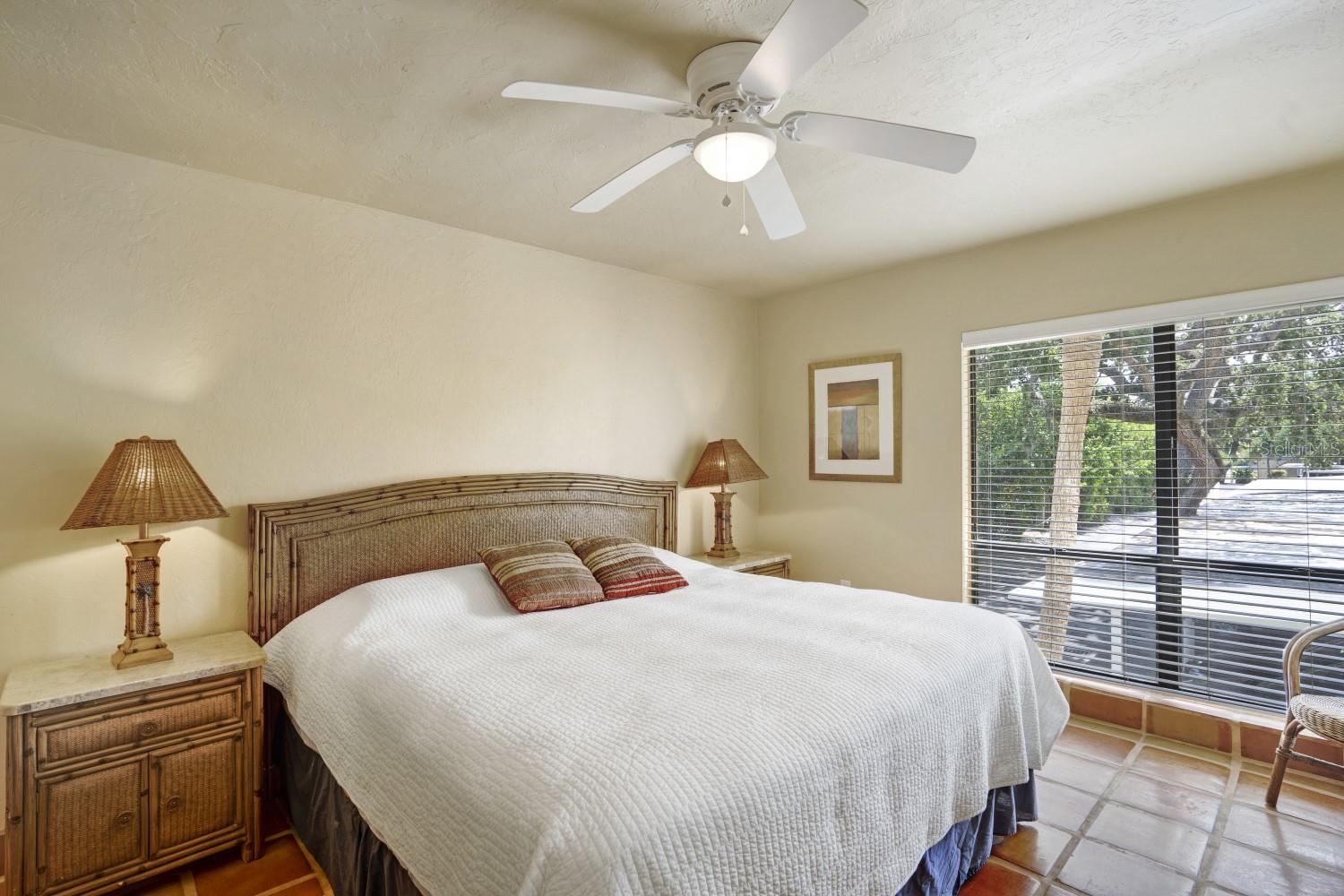 Image 39 of 53 For 6157 Midnight Pass Road E22