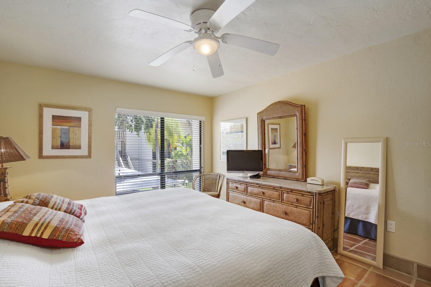 Image 42 of 53 For 6157 Midnight Pass Road E22