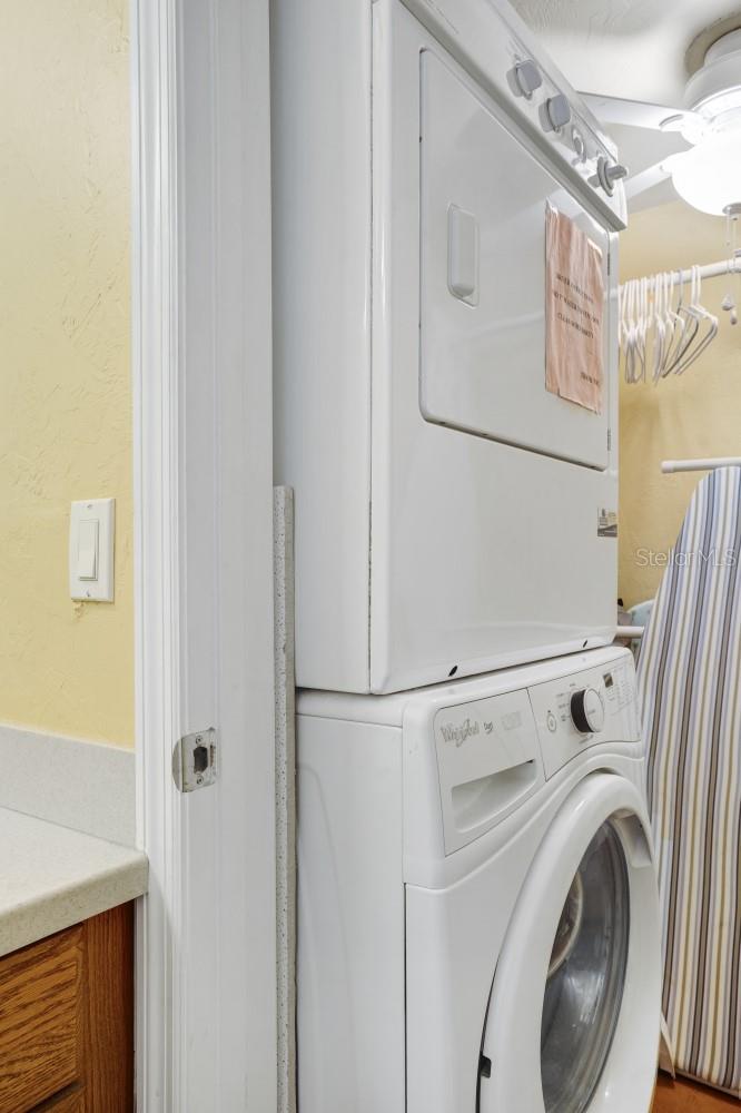 Image 44 of 53 For 6157 Midnight Pass Road E22