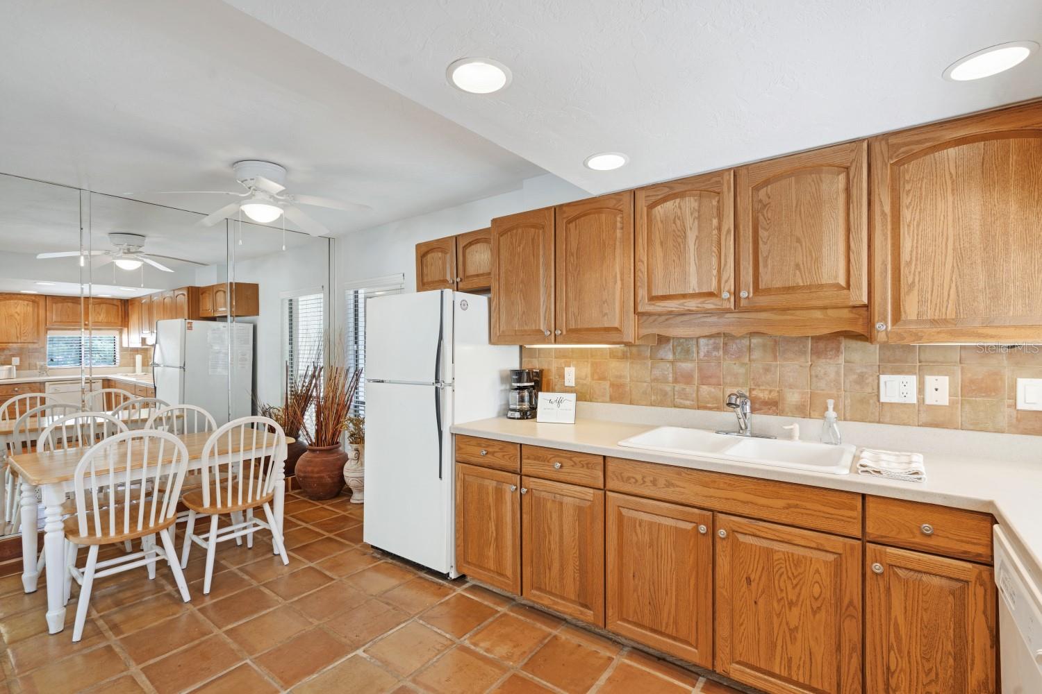 Image 6 of 53 For 6157 Midnight Pass Road E22