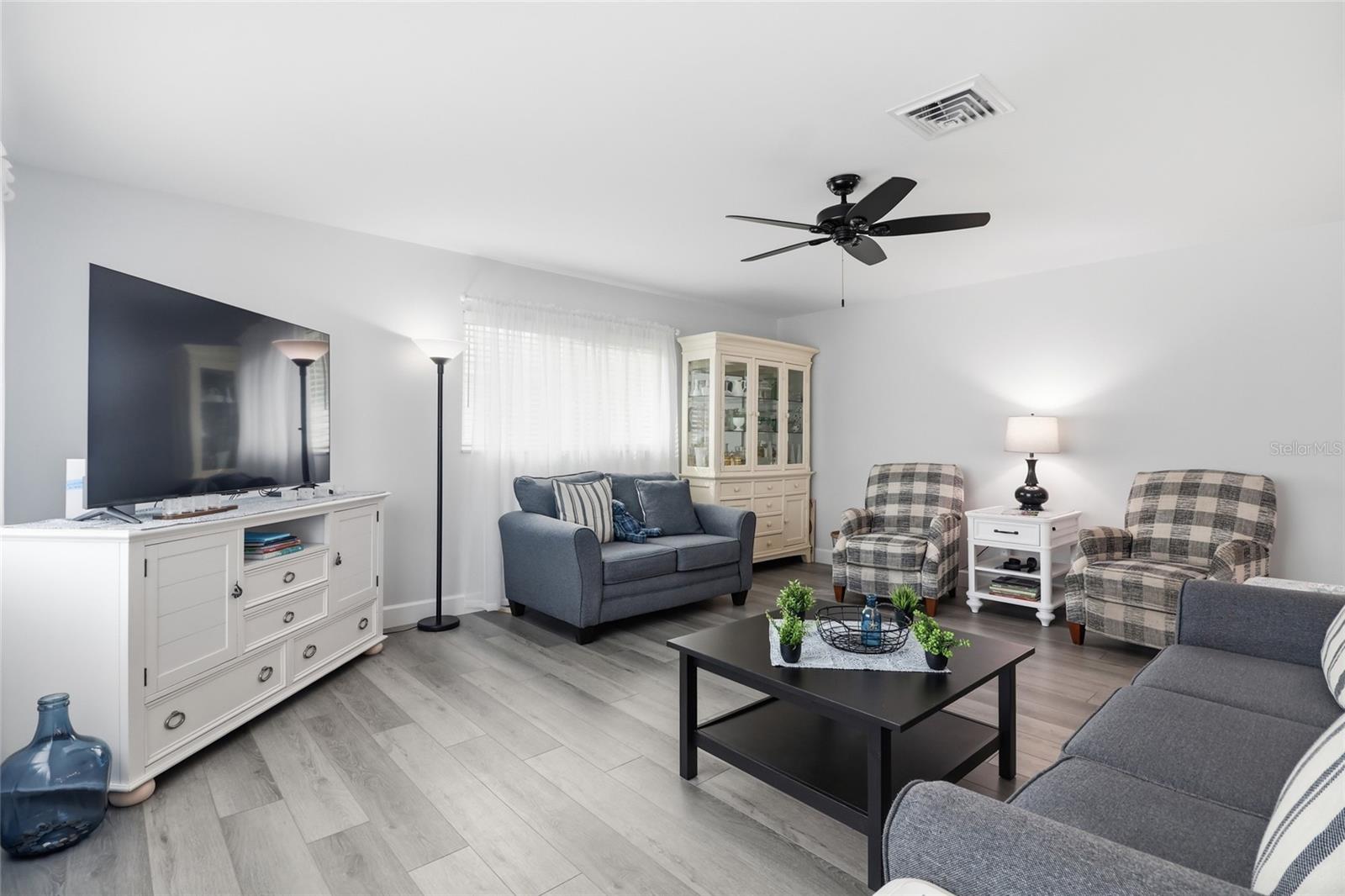 Image 12 of 30 For 17 Pearl Street