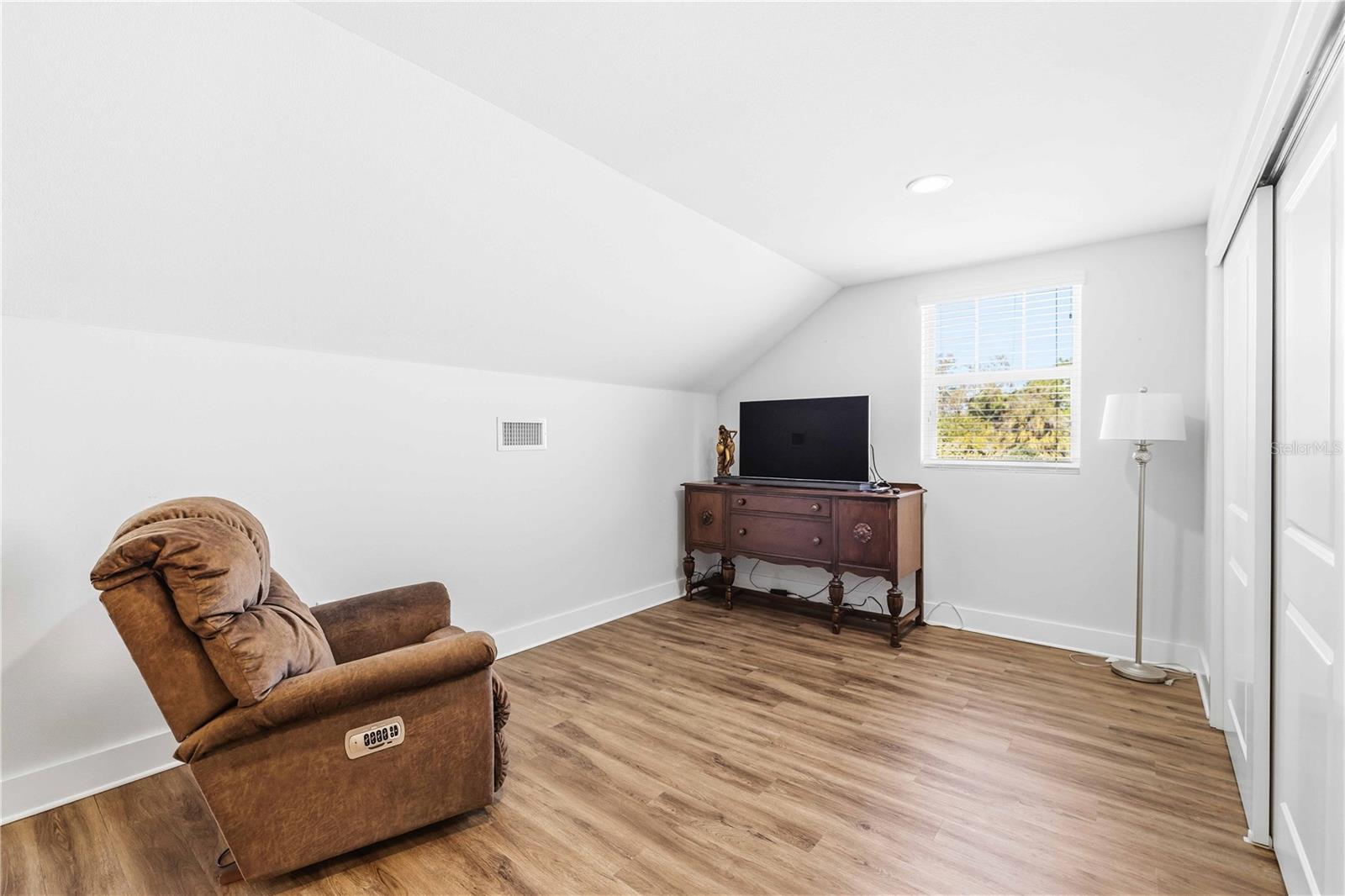 Image 27 of 58 For 7101 16th Avenue Nw