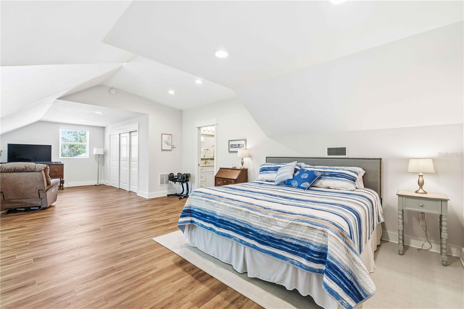 Image 28 of 58 For 7101 16th Avenue Nw