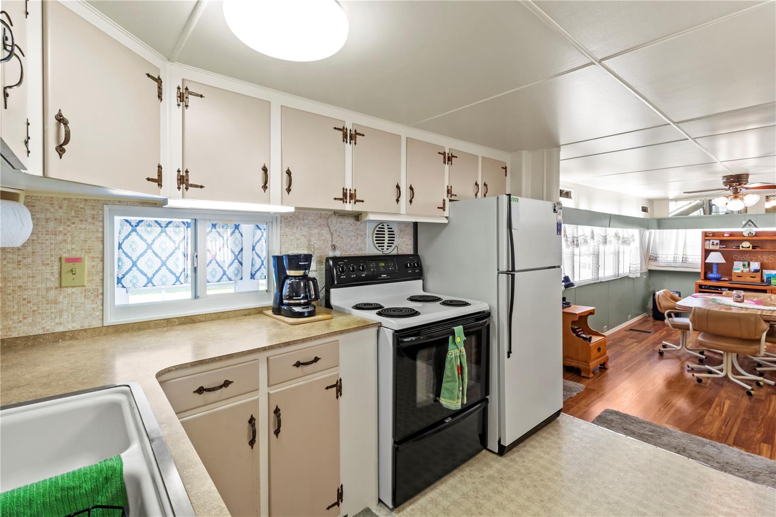 Image 11 of 37 For 508 50th Avenue Plaza W