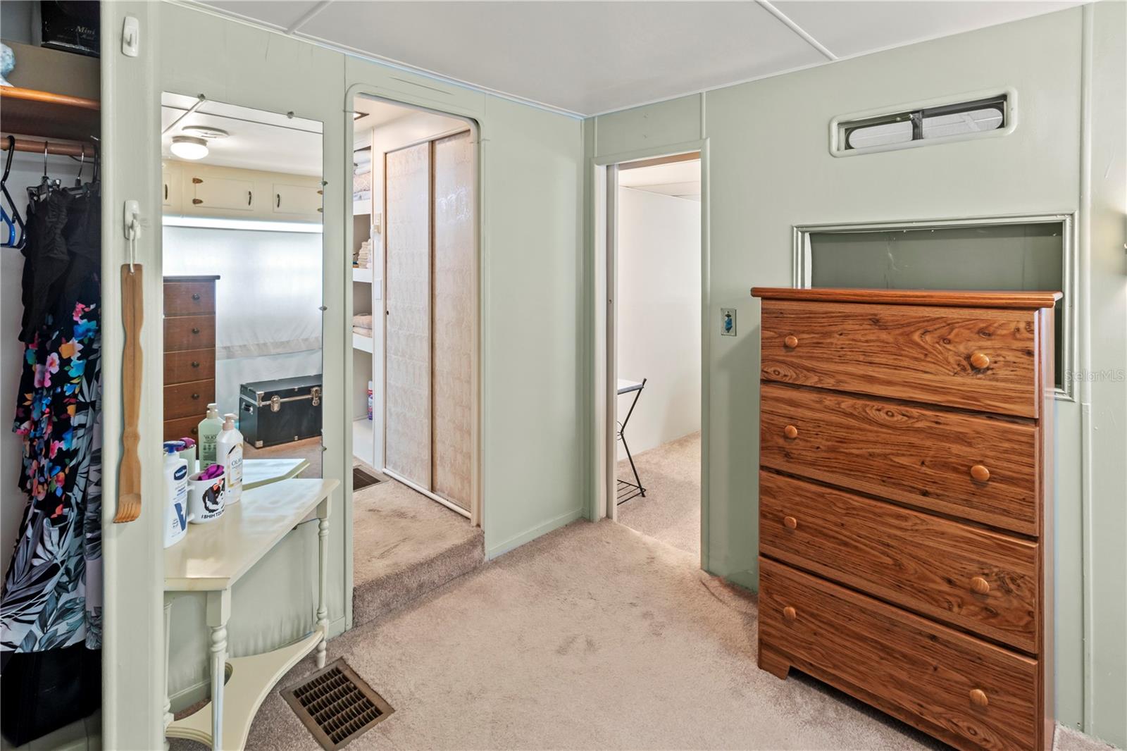 Image 17 of 37 For 508 50th Avenue Plaza W