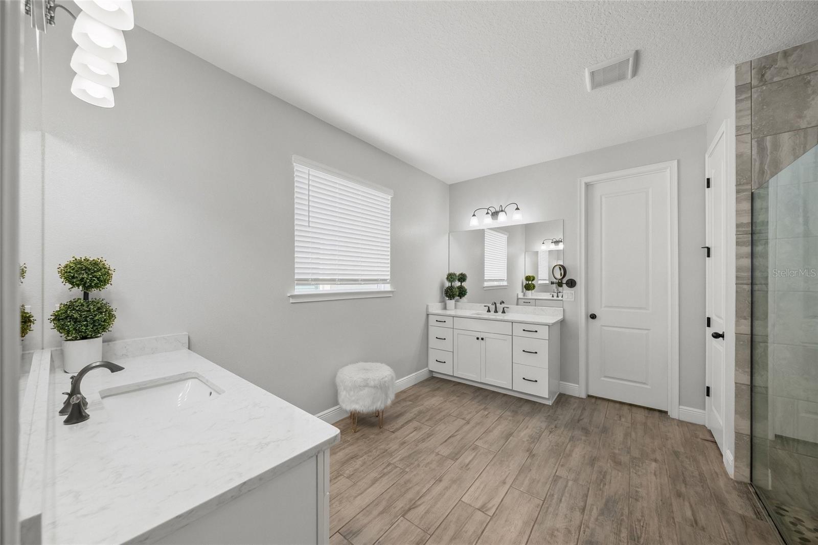 Image 32 of 58 For 5617 Long Shore Loop