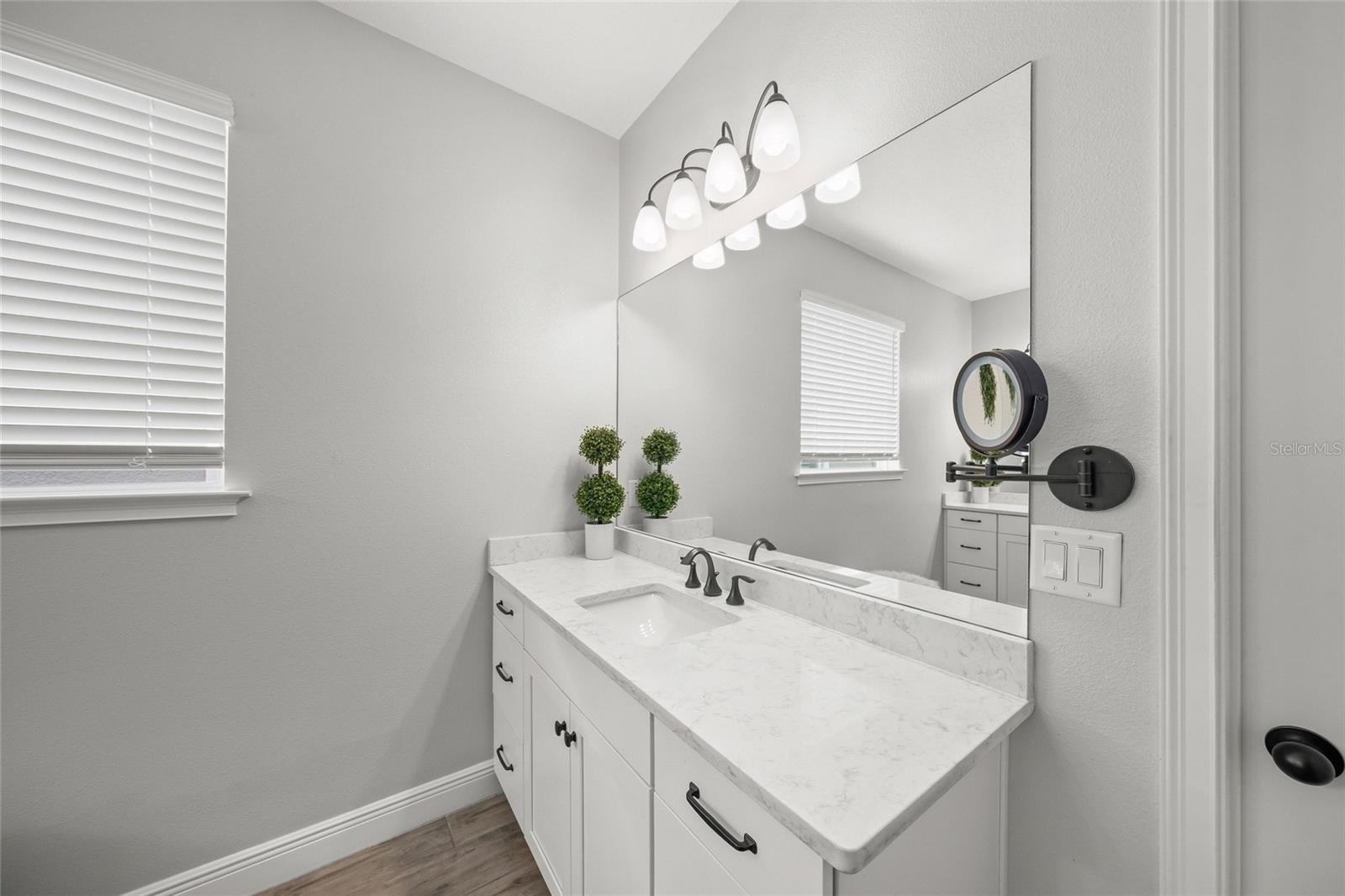 Image 33 of 58 For 5617 Long Shore Loop