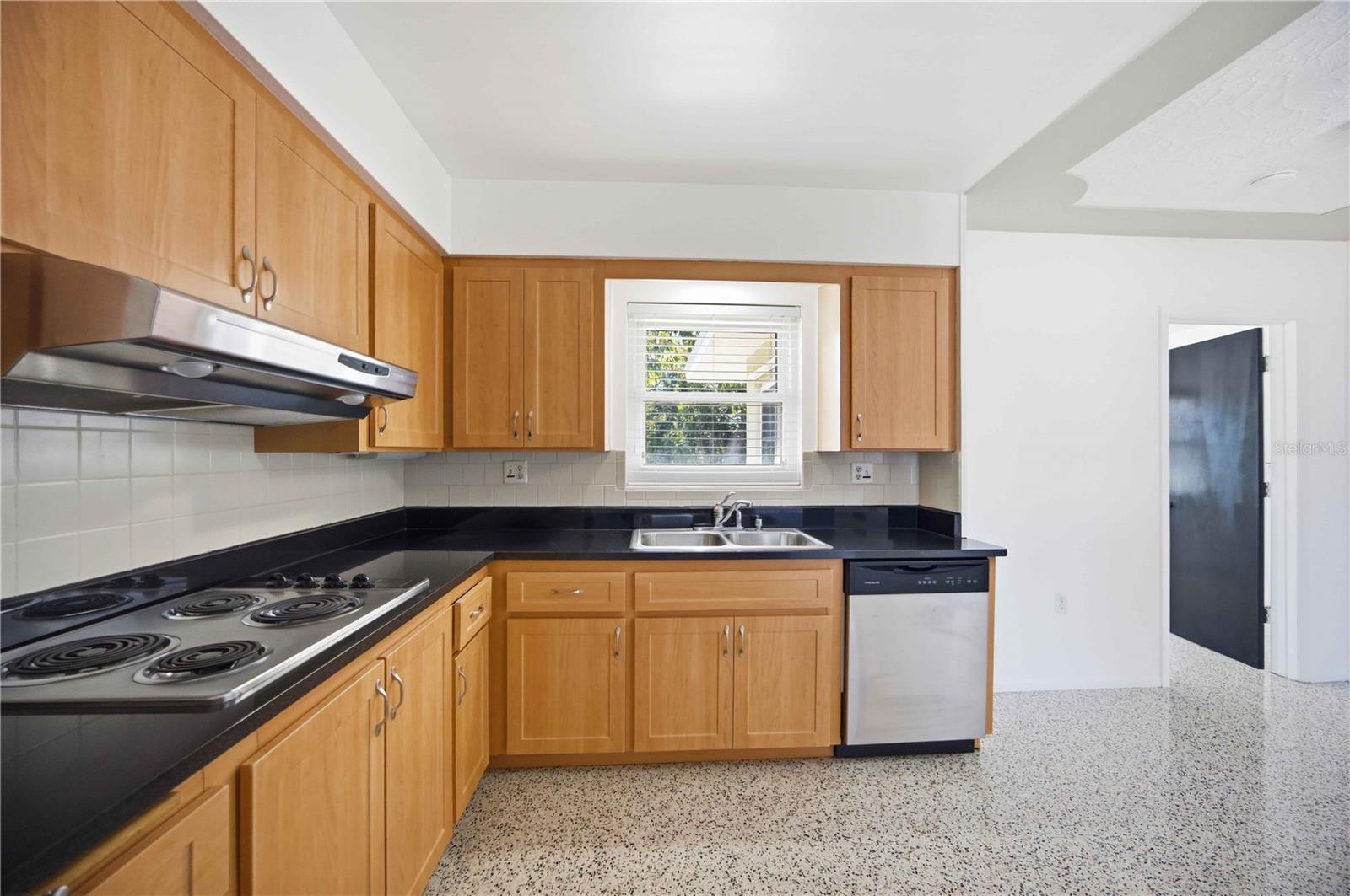 Image 5 of 37 For 2244 Sunnyside Place