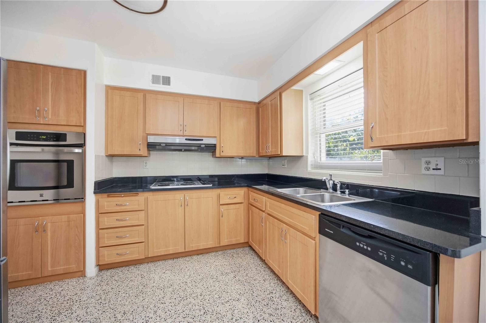 Image 6 of 37 For 2244 Sunnyside Place