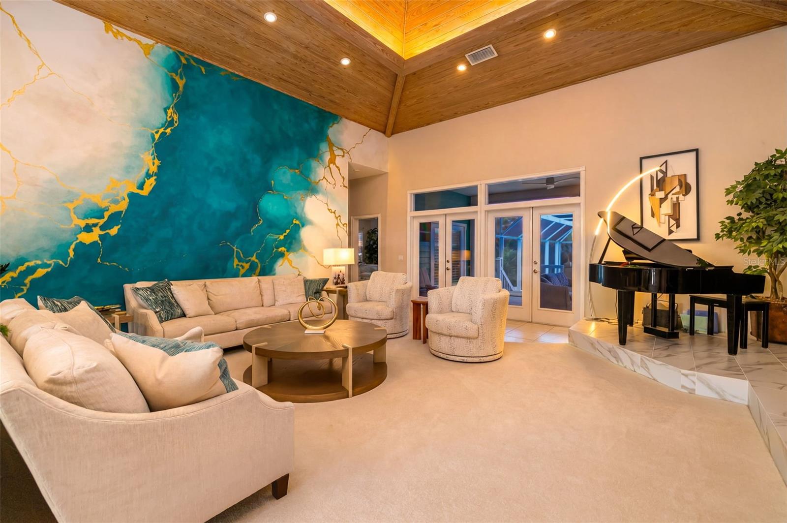 Image 15 of 61 For 746 Eagle Point Drive