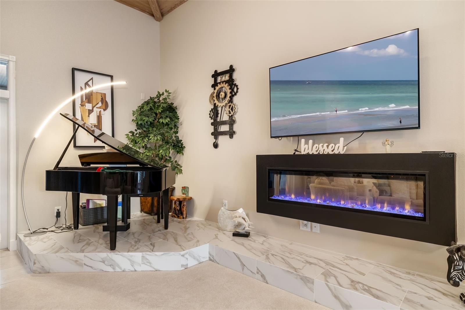 Image 16 of 61 For 746 Eagle Point Drive