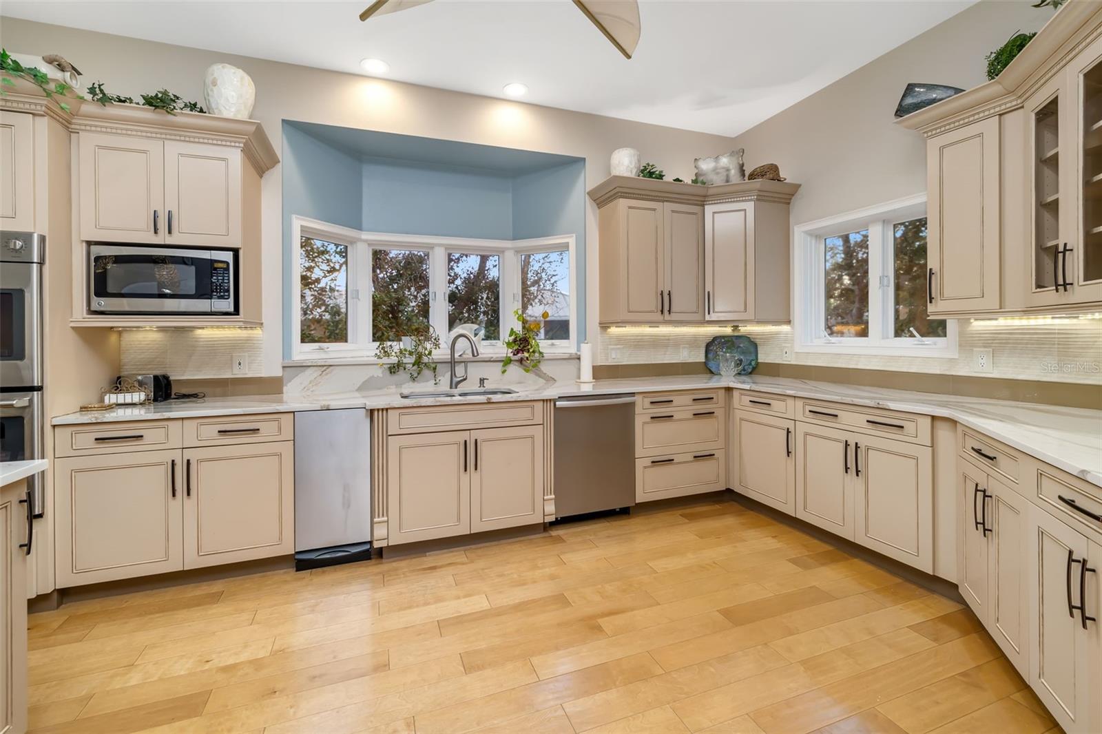 Image 23 of 61 For 746 Eagle Point Drive