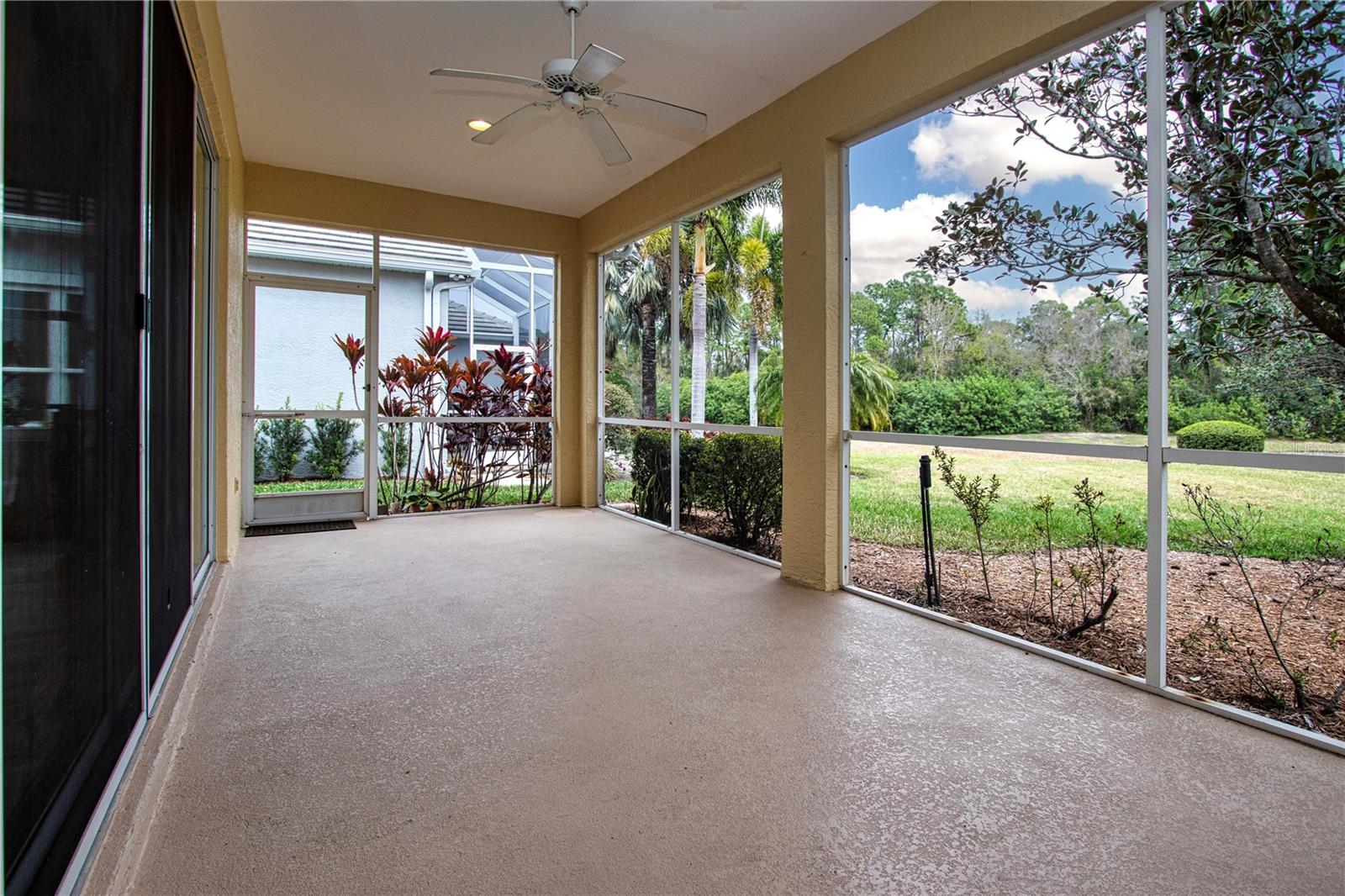 Image 18 of 67 For 8419 Whispering Woods Court