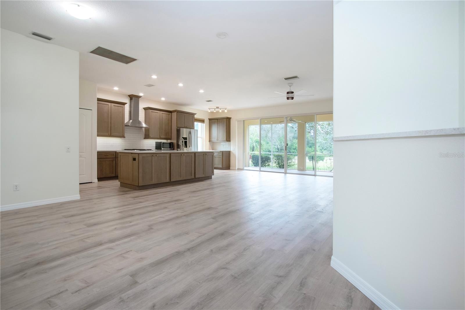 Image 9 of 67 For 8419 Whispering Woods Court