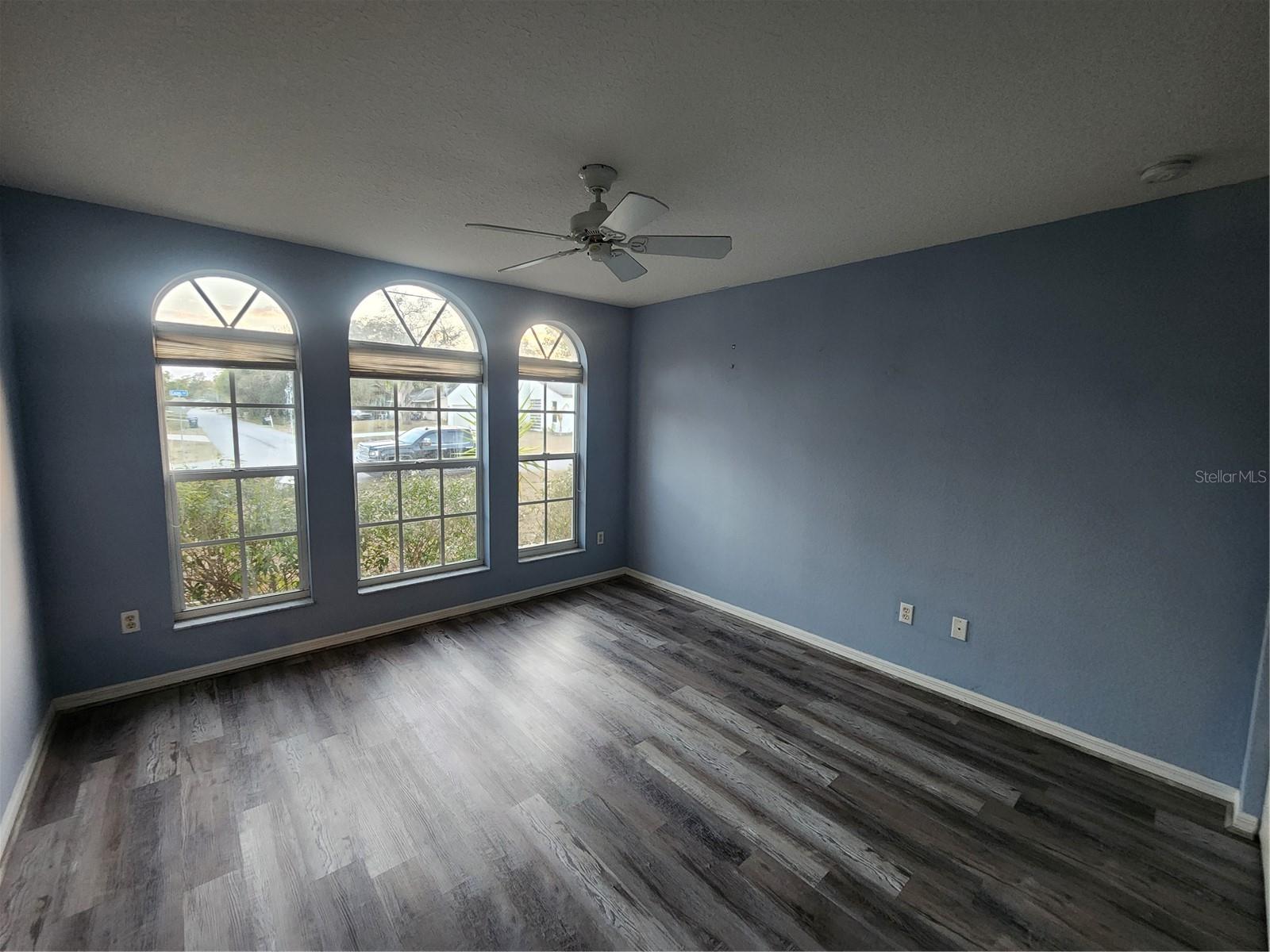 Image 14 of 24 For 4590 Cazes Avenue