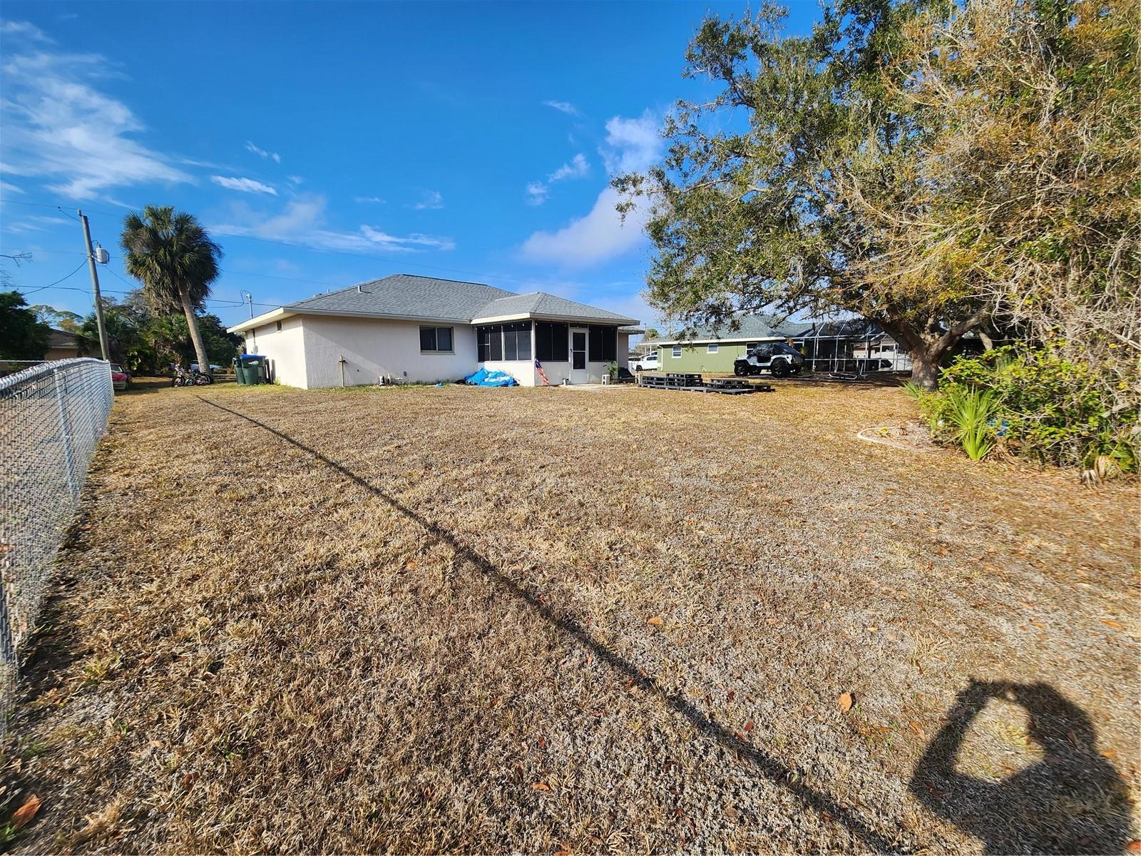 Image 19 of 24 For 4590 Cazes Avenue
