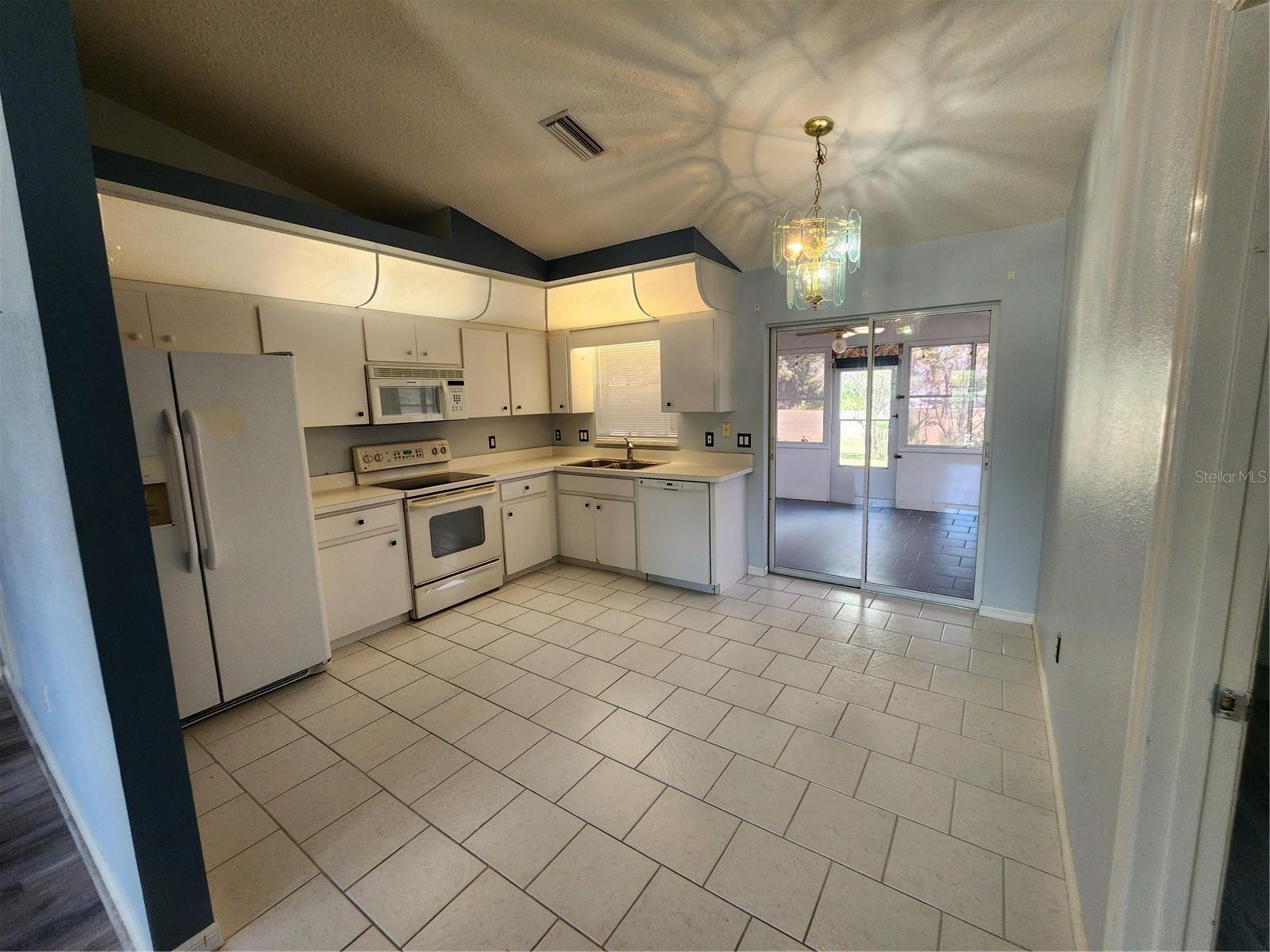 Image 6 of 24 For 4590 Cazes Avenue