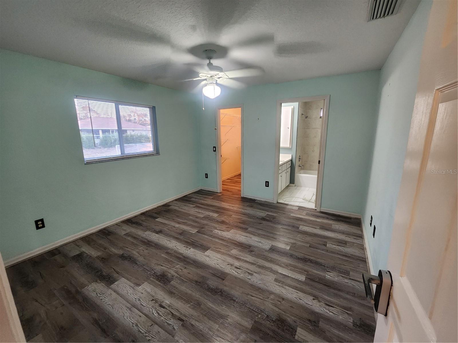 Image 7 of 24 For 4590 Cazes Avenue