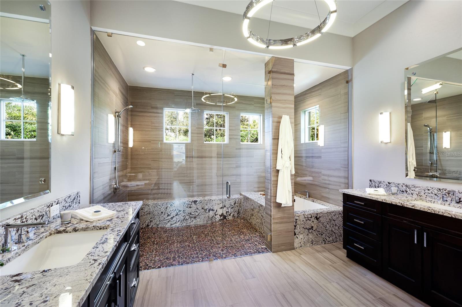 Image 41 of 93 For 16420 Daysailor Trail