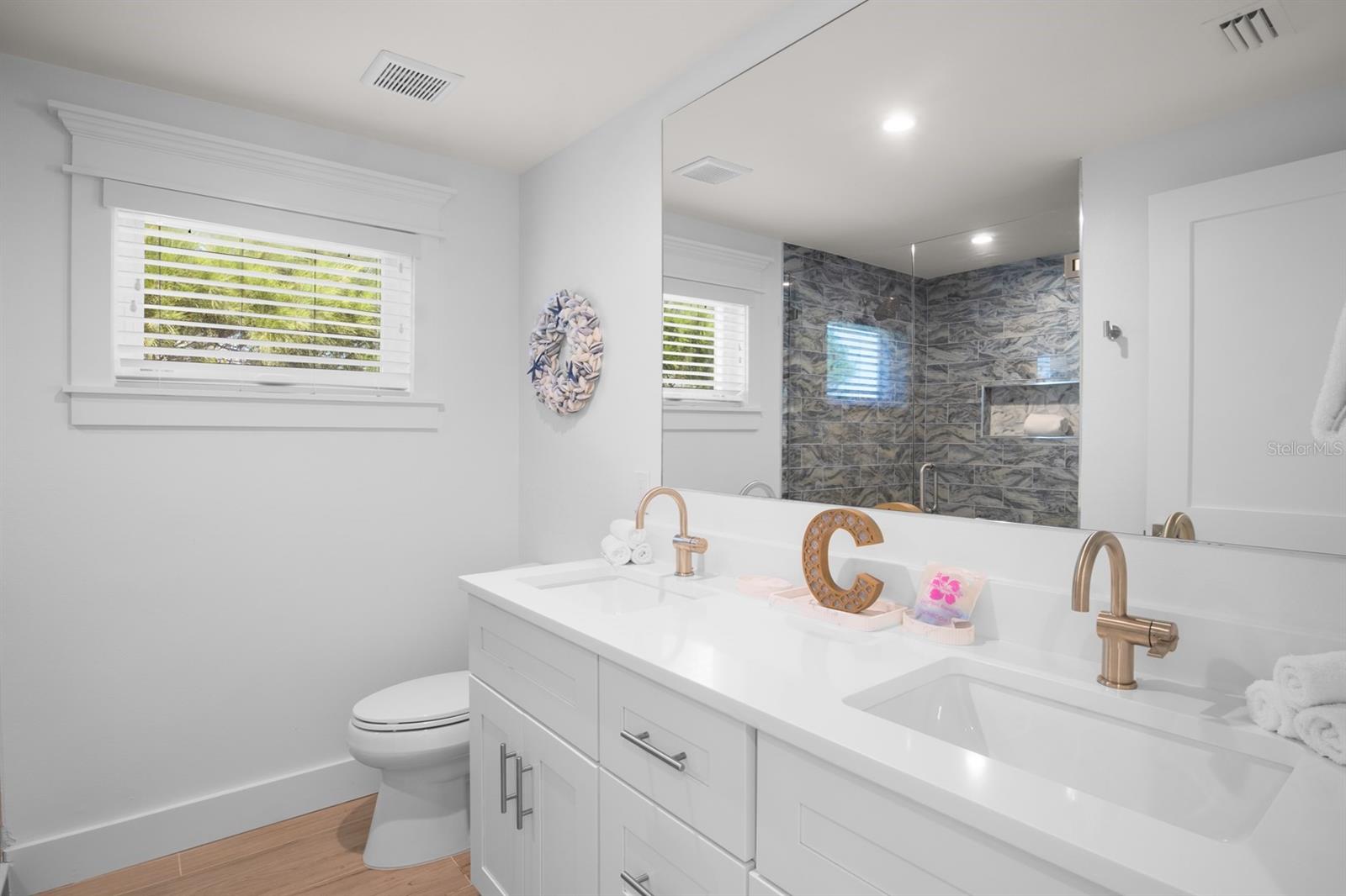 Image 32 of 49 For 306 Bay Boulevard