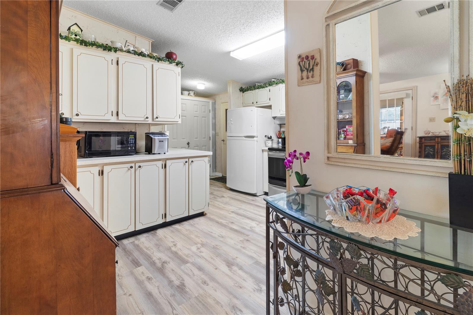 Image 14 of 57 For 94 Meadow Circle