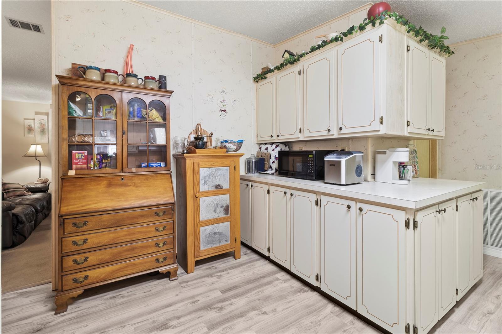 Image 17 of 57 For 94 Meadow Circle