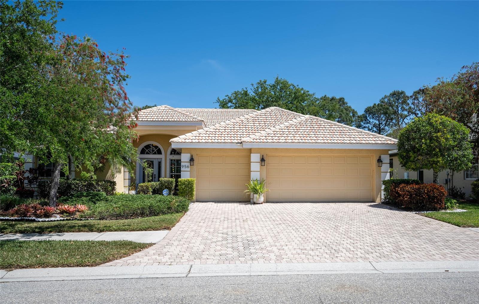 Image 2 of 38 For 956 Scherer Way