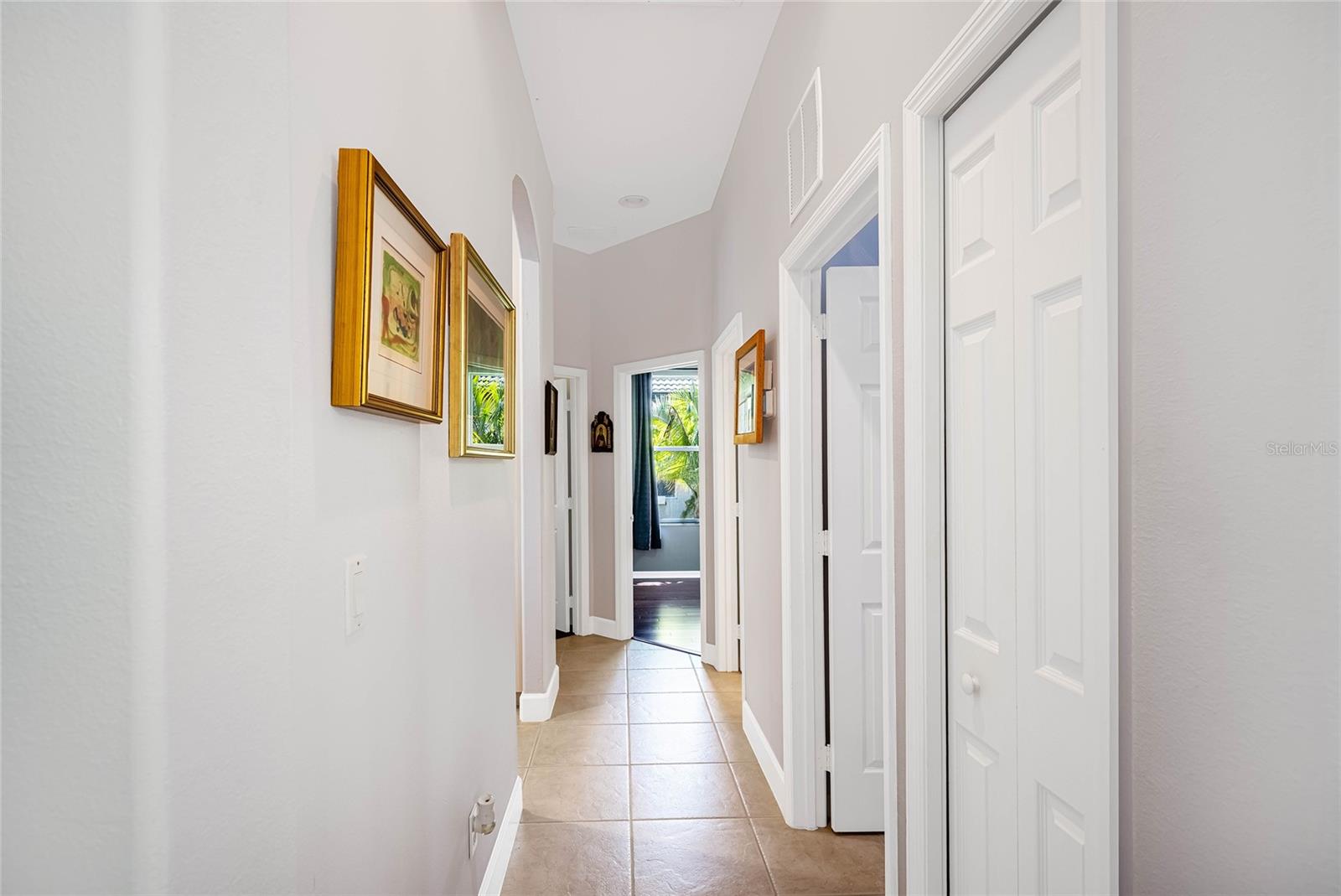 Image 25 of 38 For 956 Scherer Way