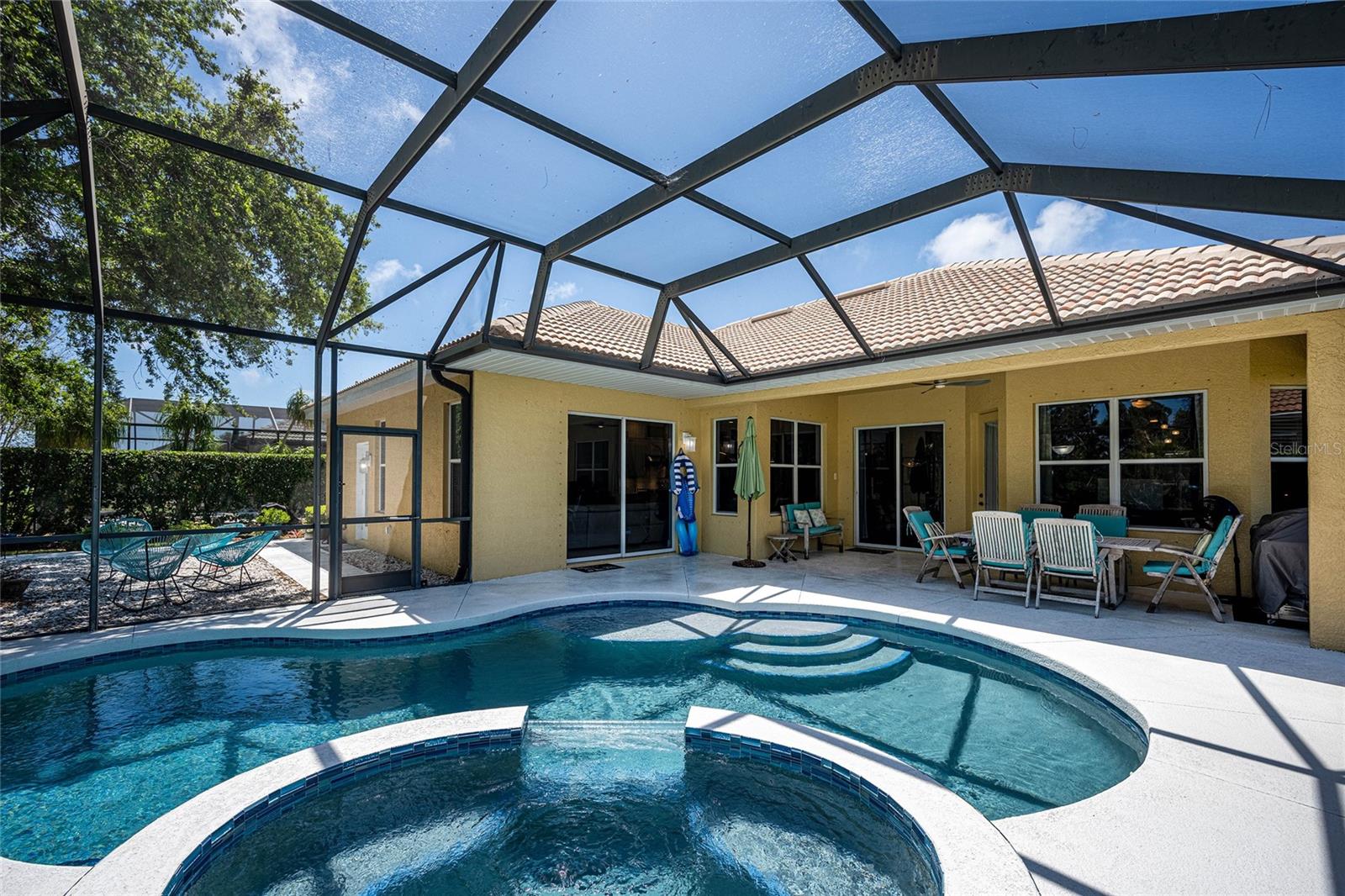 Image 27 of 38 For 956 Scherer Way