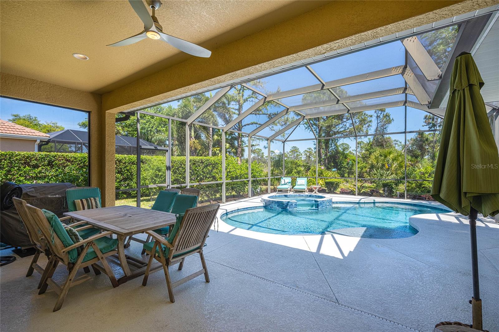 Image 28 of 38 For 956 Scherer Way